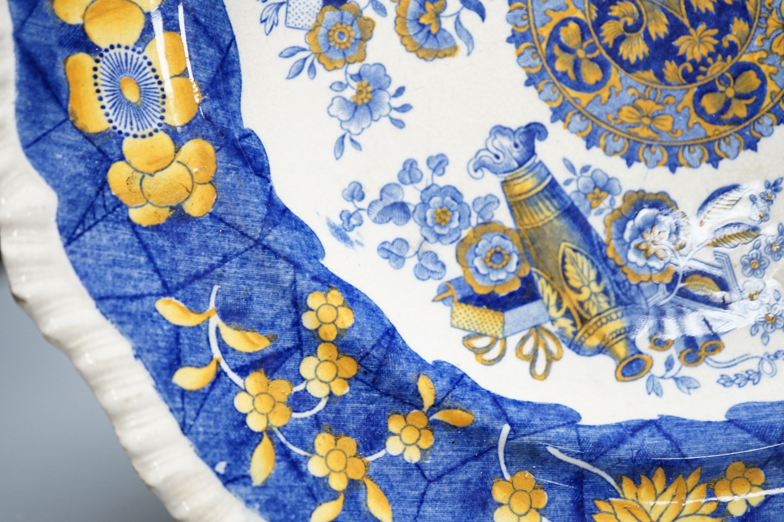 An 18th century Deflt vase and two early 19th century Spode pottery dishes, vase 24 cms high